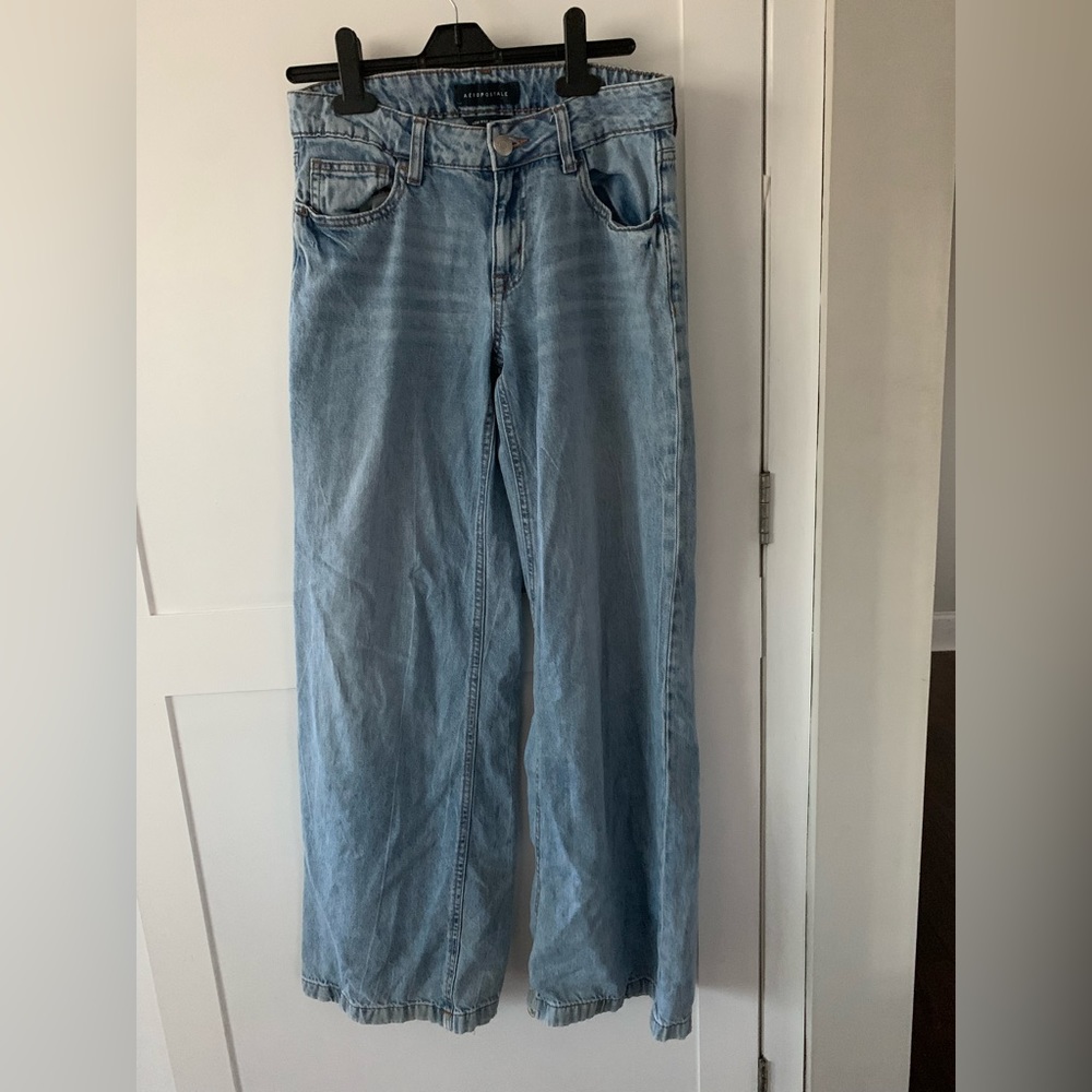 Aeropostale low rise, wide leg jeans!